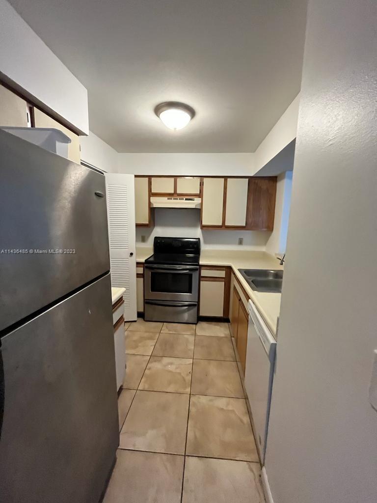ROYAL POINCIANA CONDO - Residential Lease