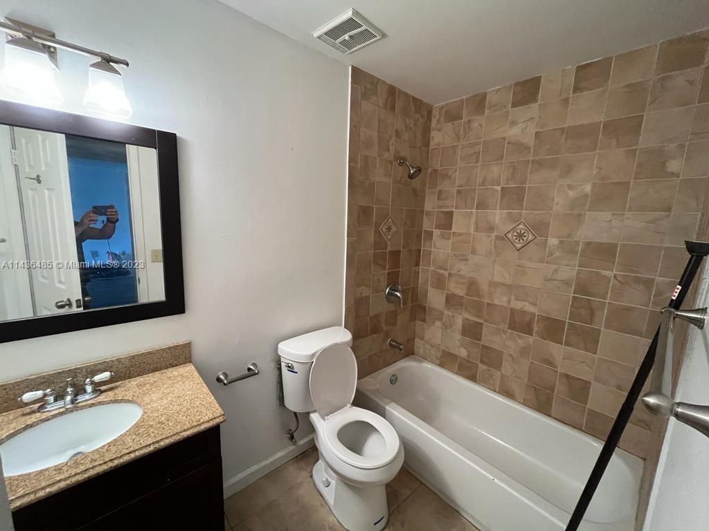 ROYAL POINCIANA CONDO - Residential Lease