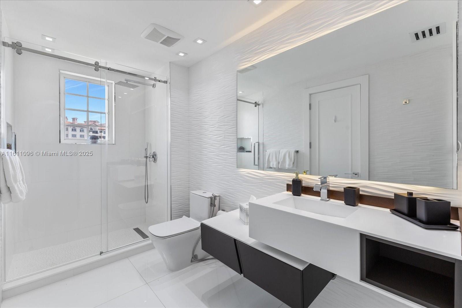 OCEANSIDE @ FISHER ISL CO - Residential