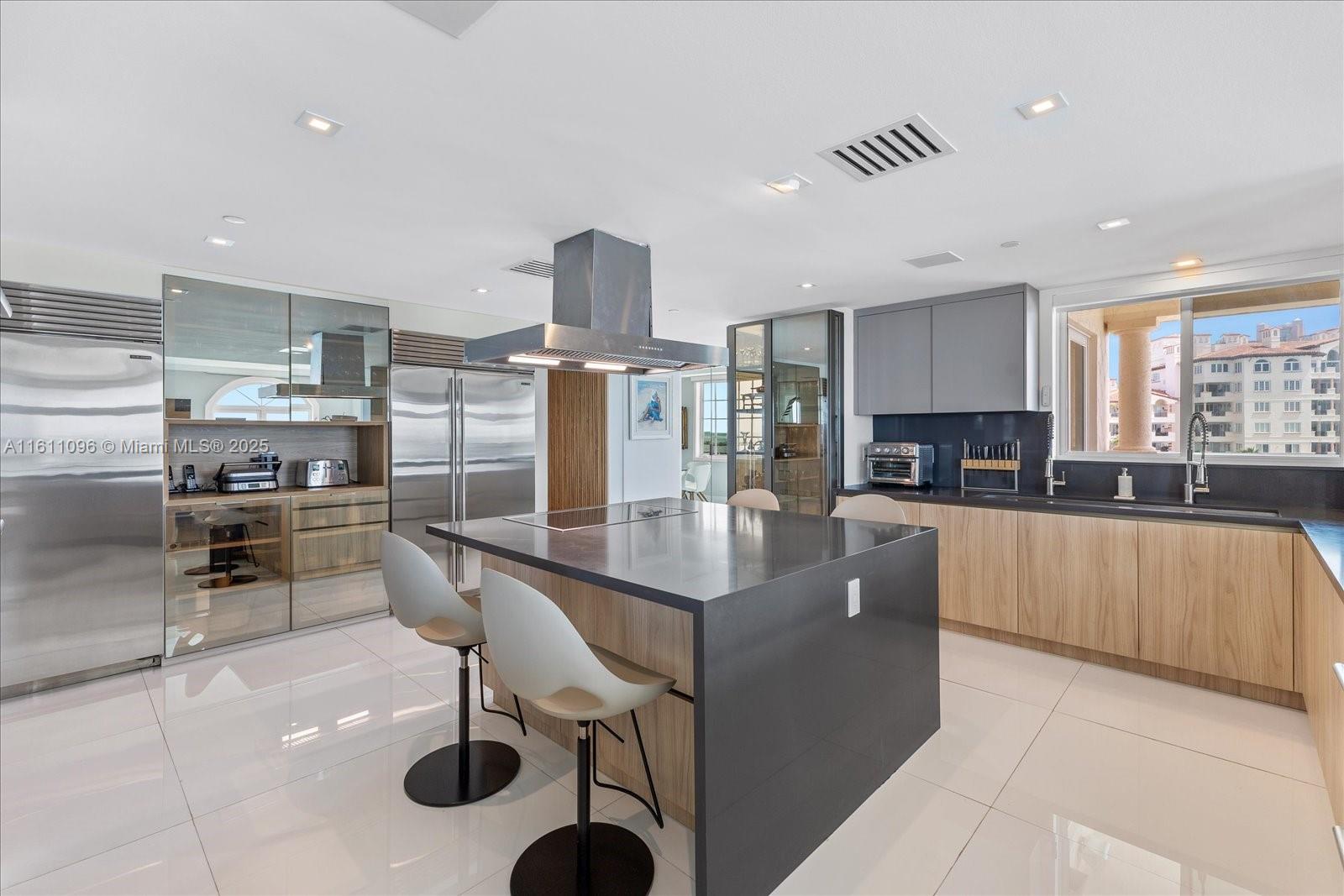 OCEANSIDE @ FISHER ISL CO - Residential