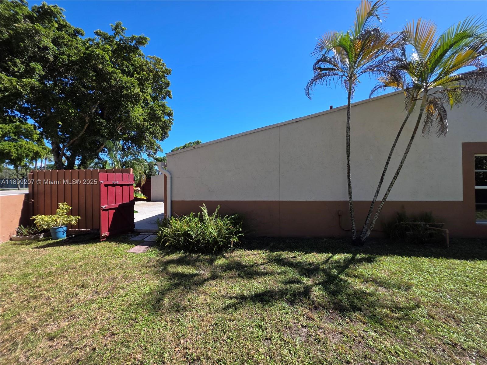 MIAMI LAKES LAKE MARTHA S - Residential
