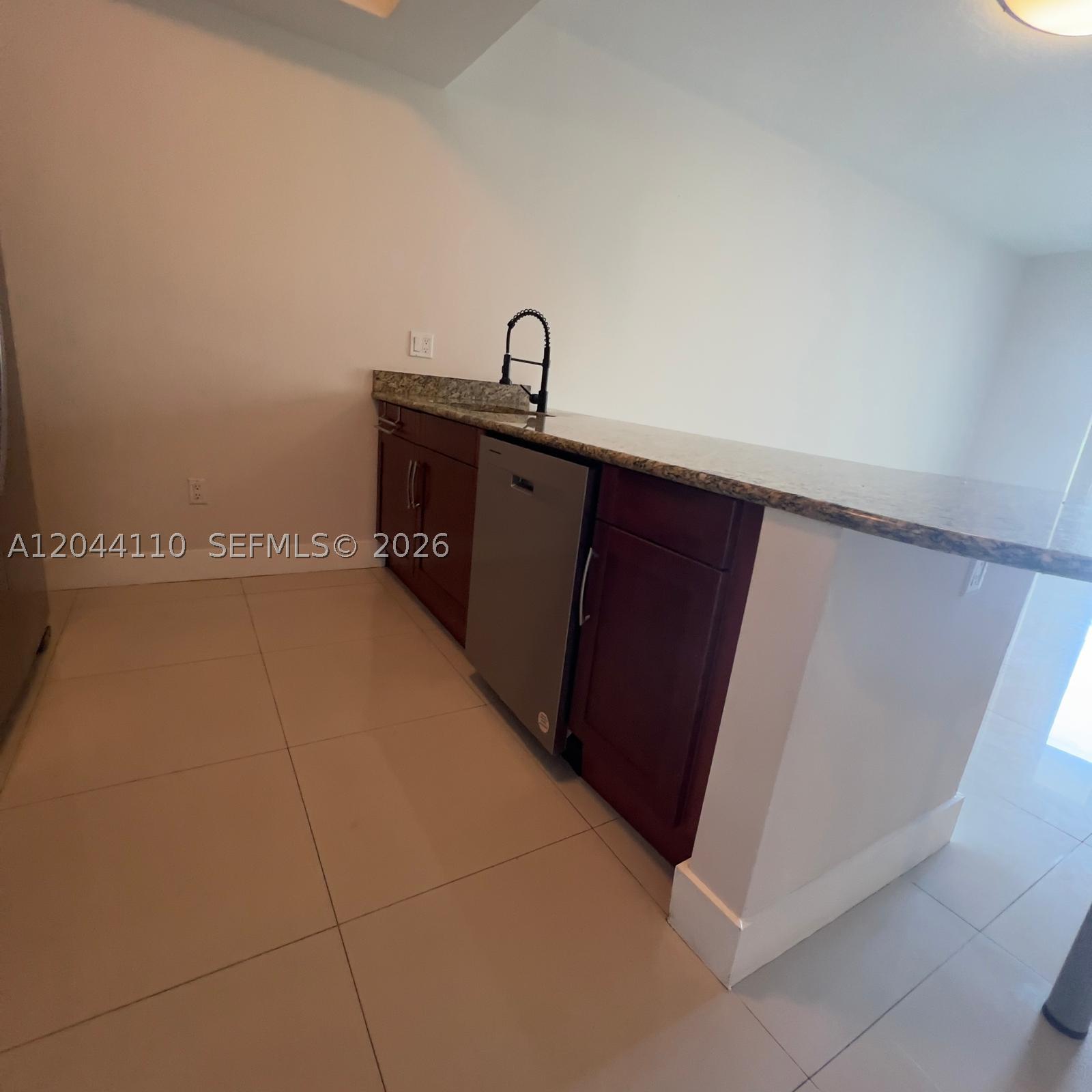 CONDO No. 5 - Residential Lease