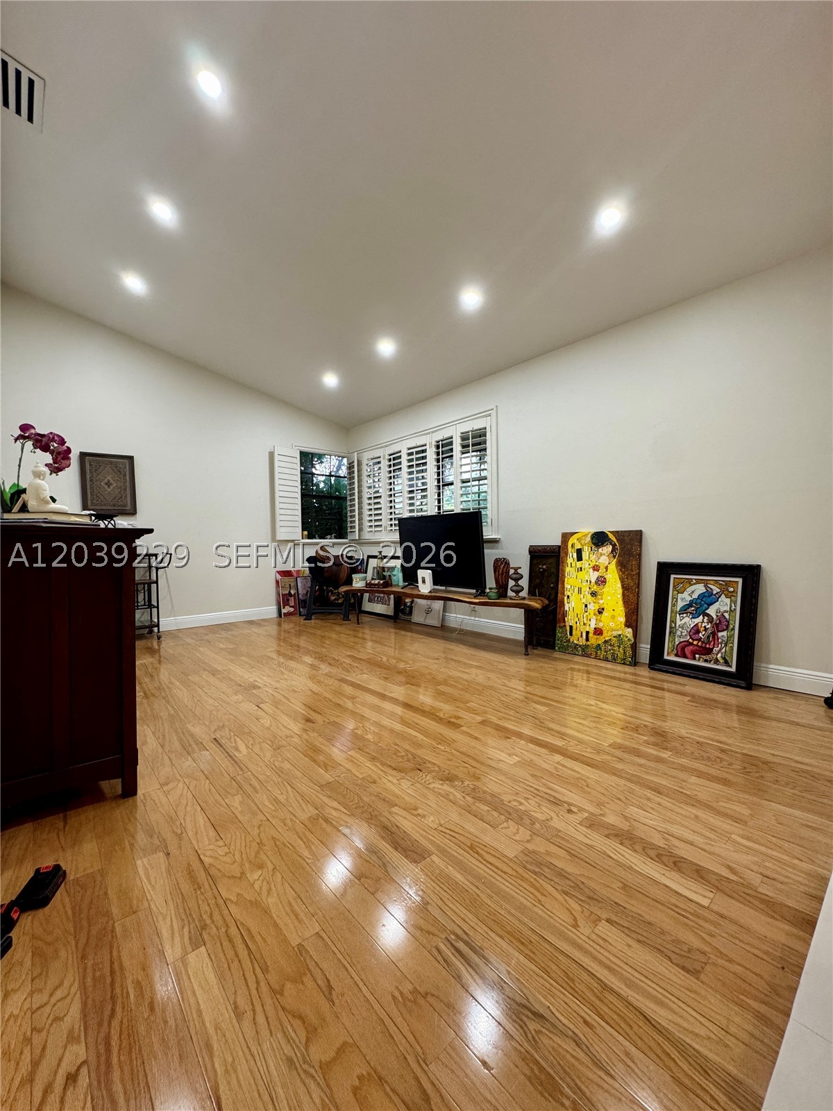 PINES OF WELLINGTON - Residential