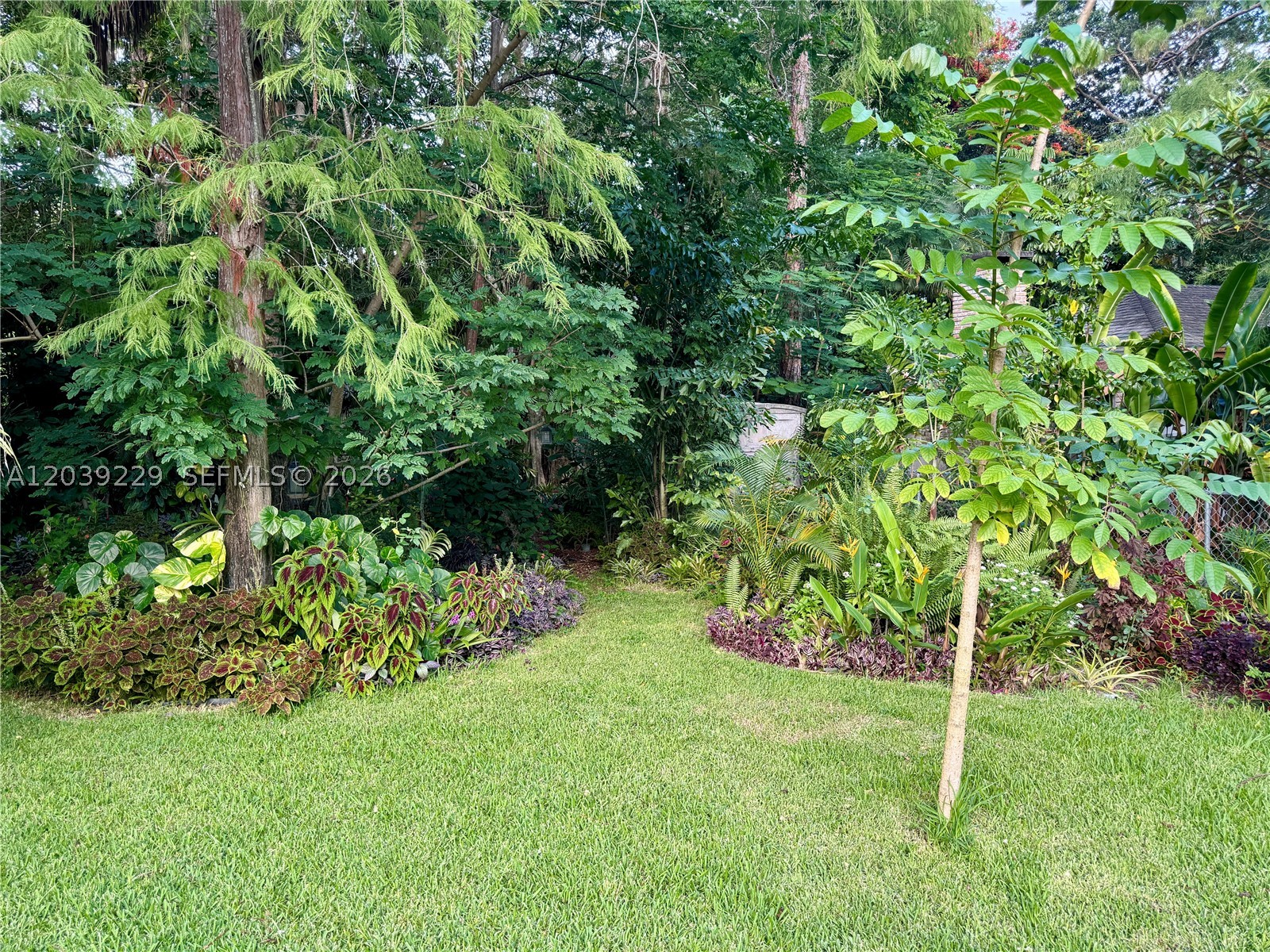 PINES OF WELLINGTON - Residential