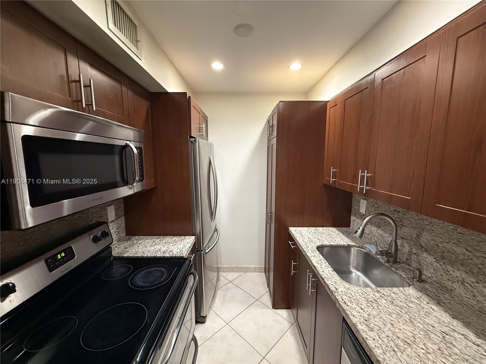 KINGSTON SQUARE CONDO - Residential Lease