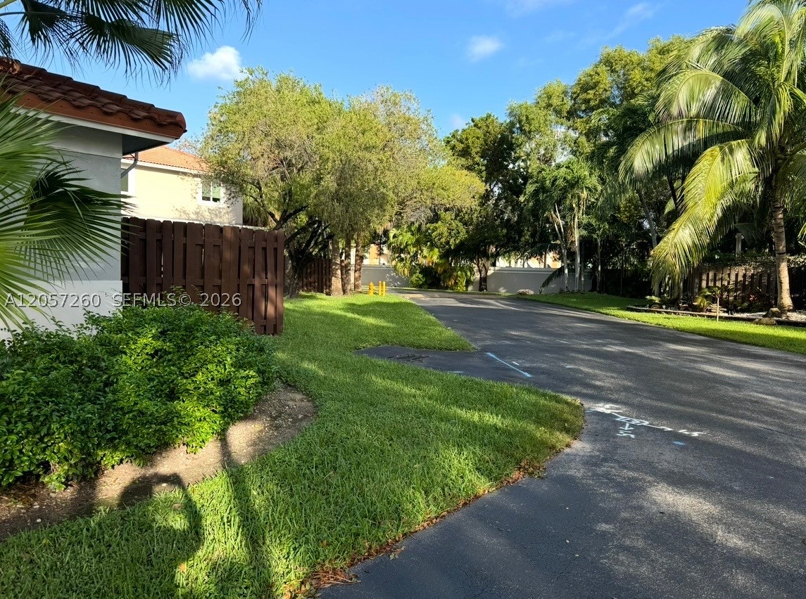 PATIO HOMES OF DORAL PINE - Residential