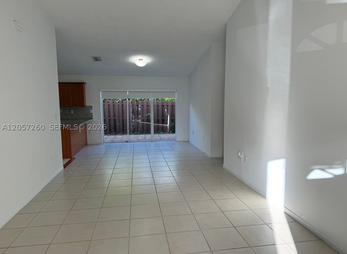 PATIO HOMES OF DORAL PINE - Residential