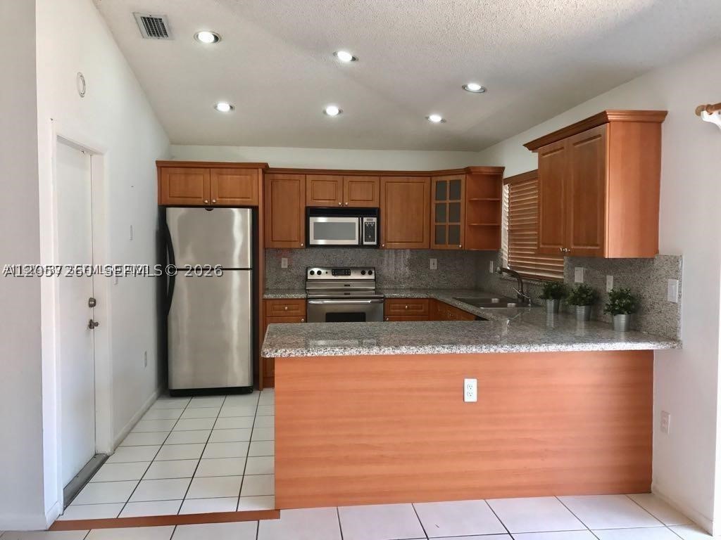 PATIO HOMES OF DORAL PINE - Residential