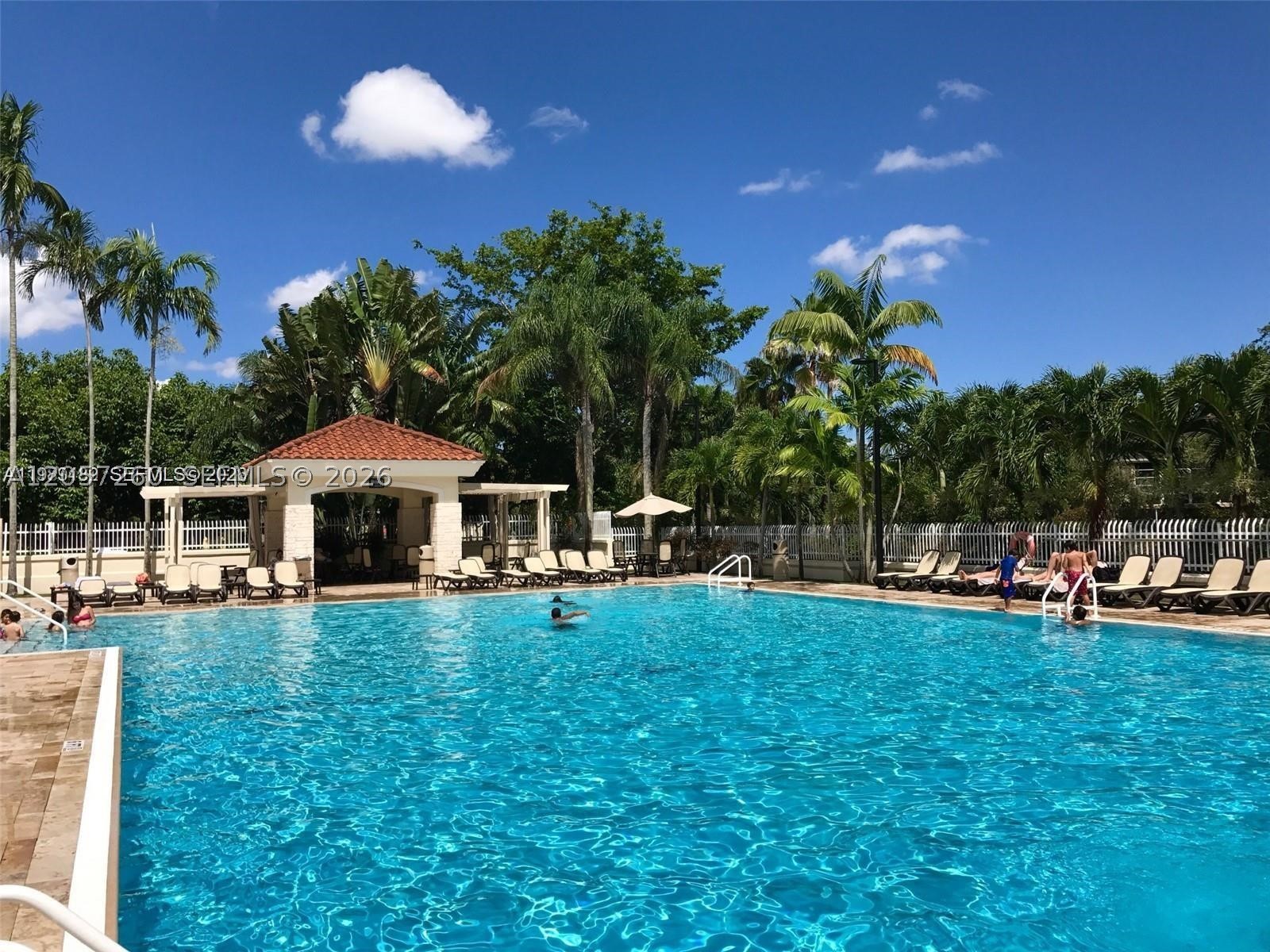 PATIO HOMES OF DORAL PINE - Residential