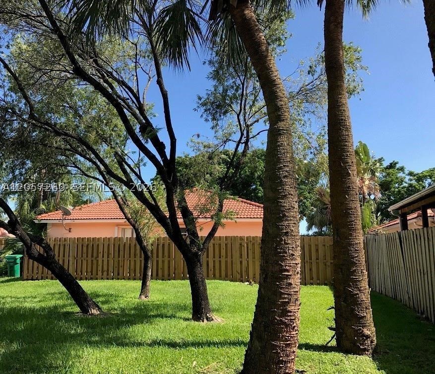 PATIO HOMES OF DORAL PINE - Residential