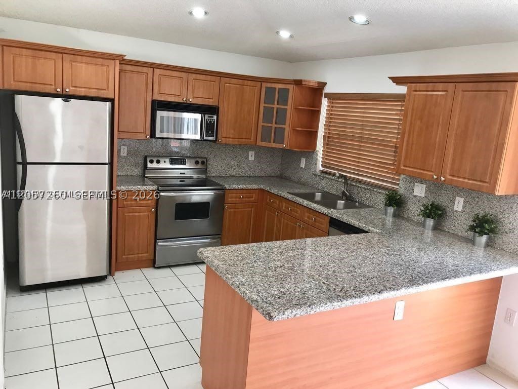 PATIO HOMES OF DORAL PINE - Residential