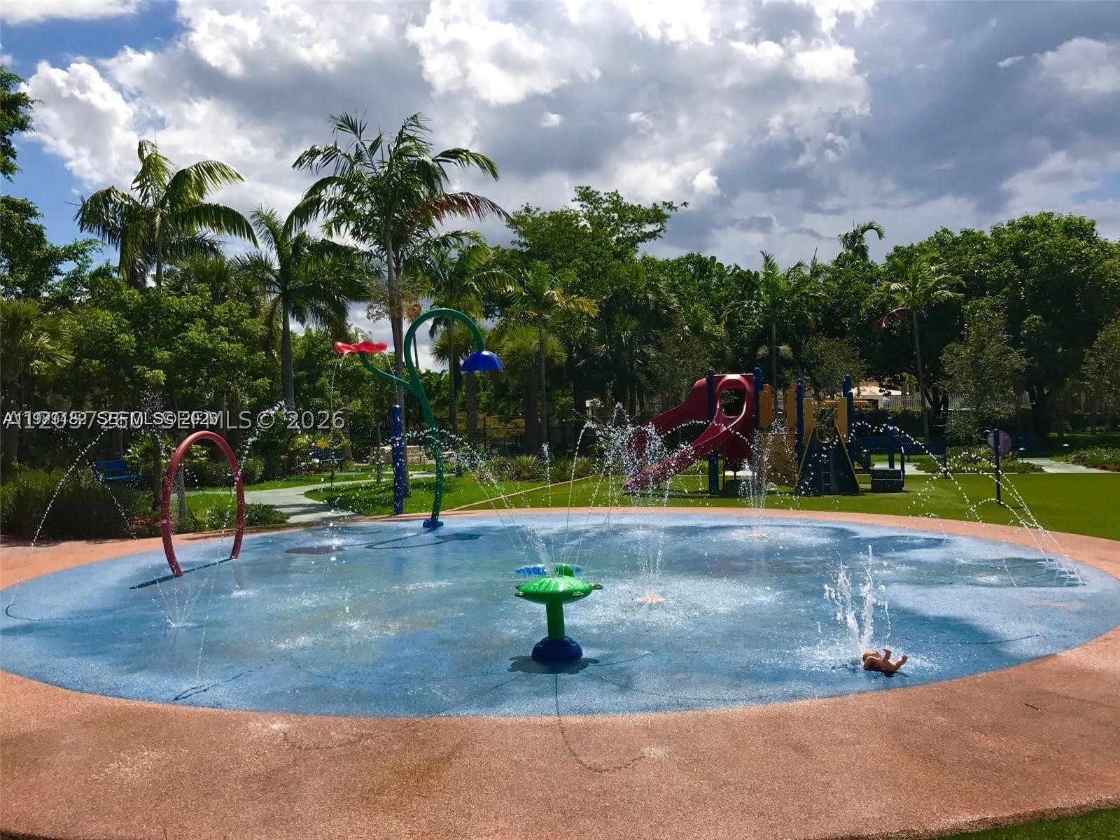 PATIO HOMES OF DORAL PINE - Residential