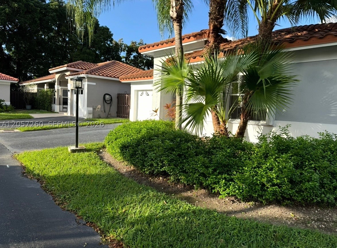 PATIO HOMES OF DORAL PINE - Residential