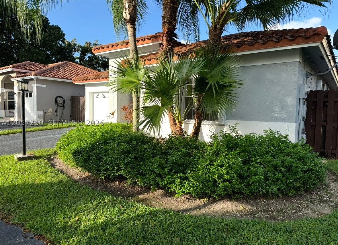 PATIO HOMES OF DORAL PINE - Residential