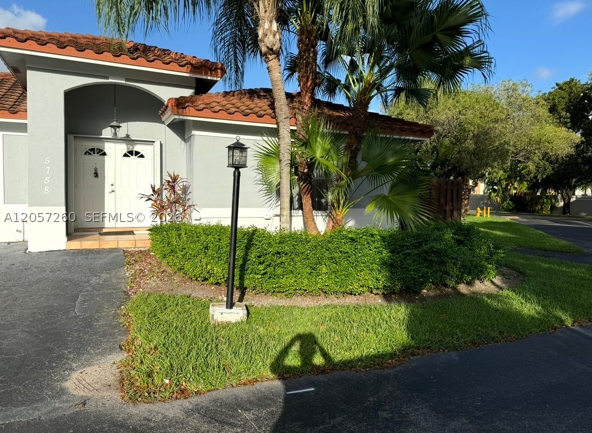 PATIO HOMES OF DORAL PINE - Residential