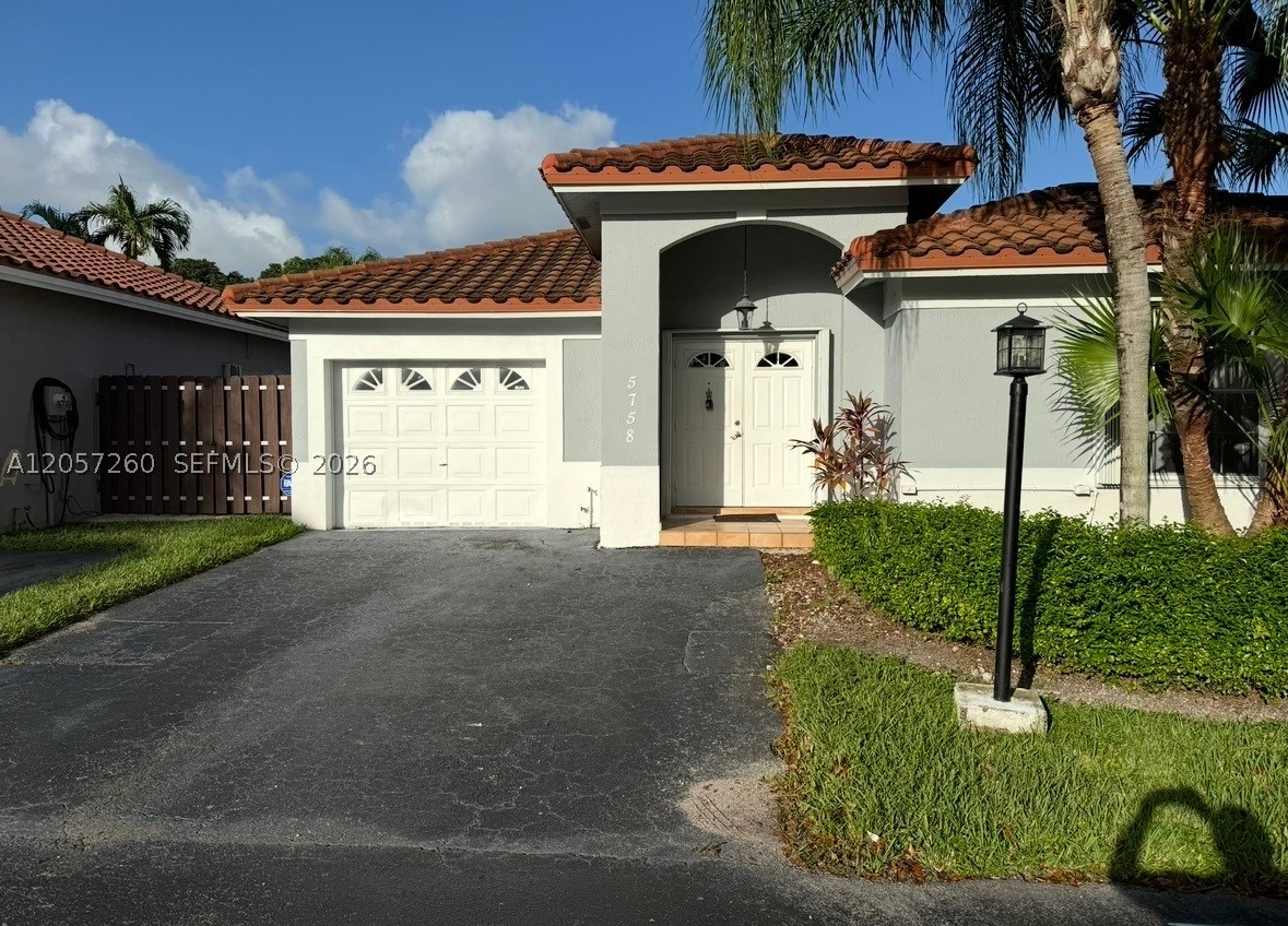PATIO HOMES OF DORAL PINE - Residential