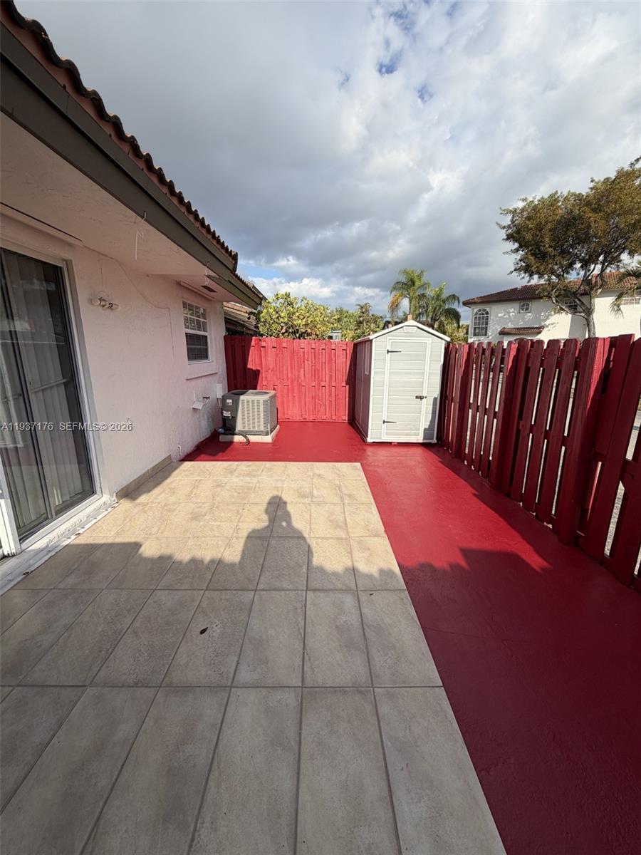 LAMBIANCE TOWNHOMES KENDA - Residential