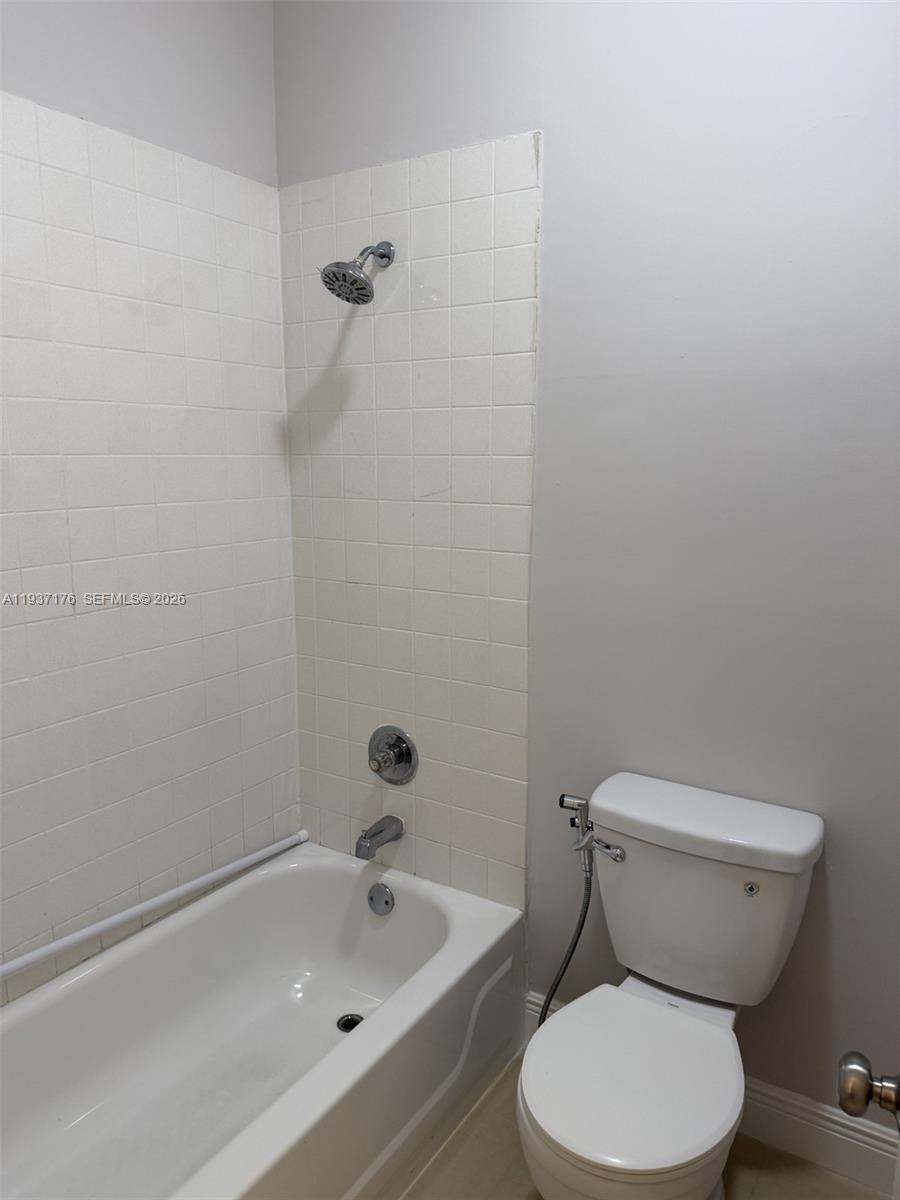 LAMBIANCE TOWNHOMES KENDA - Residential