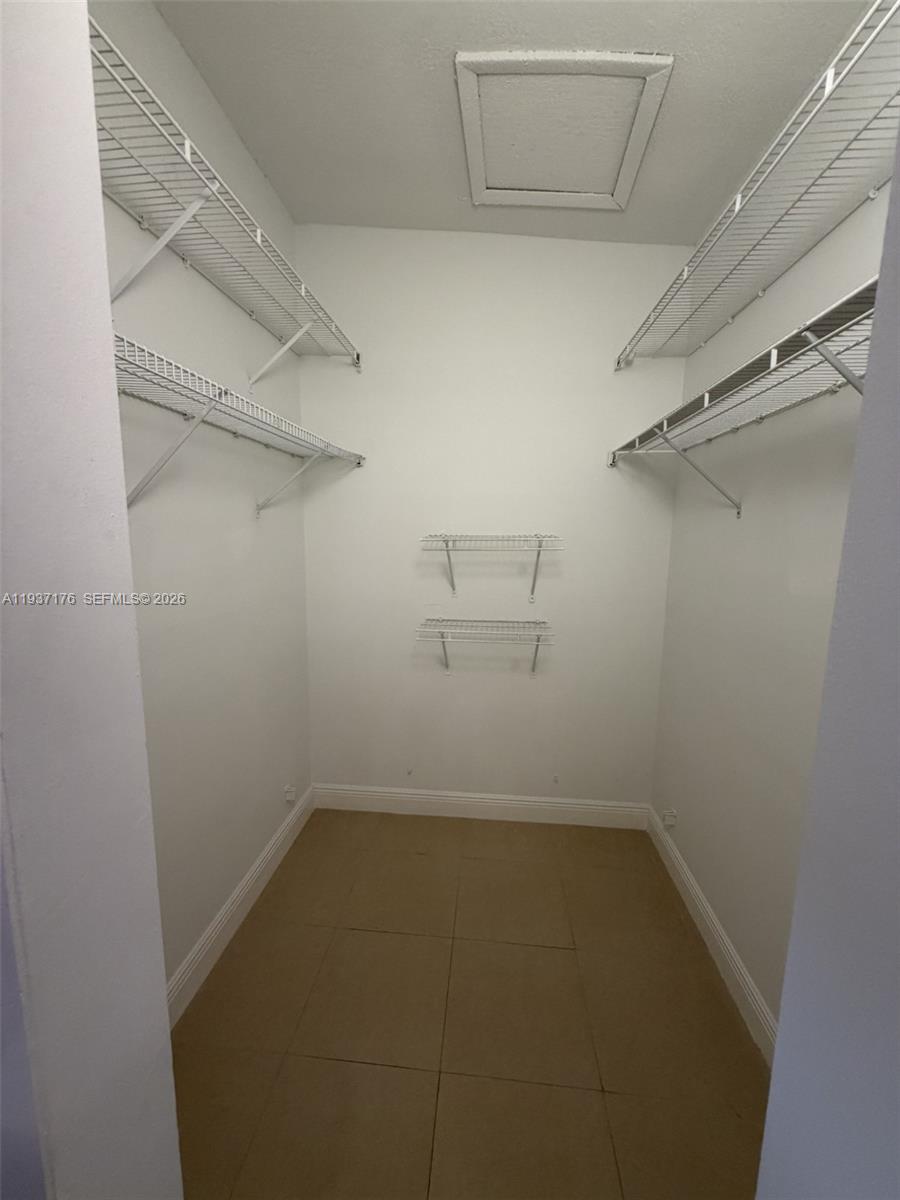 LAMBIANCE TOWNHOMES KENDA - Residential