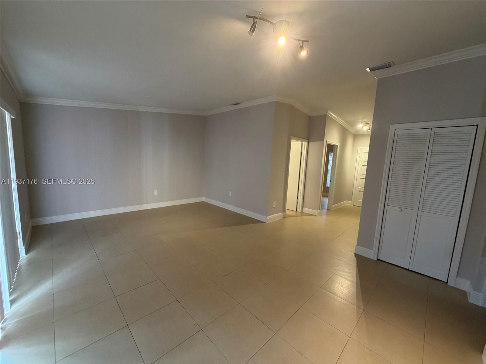 LAMBIANCE TOWNHOMES KENDA - Residential