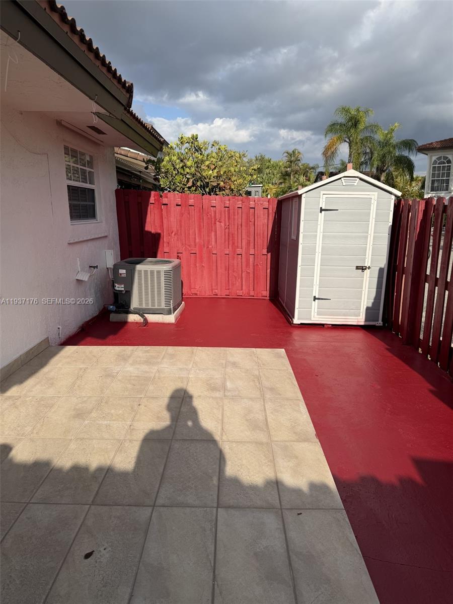 LAMBIANCE TOWNHOMES KENDA - Residential