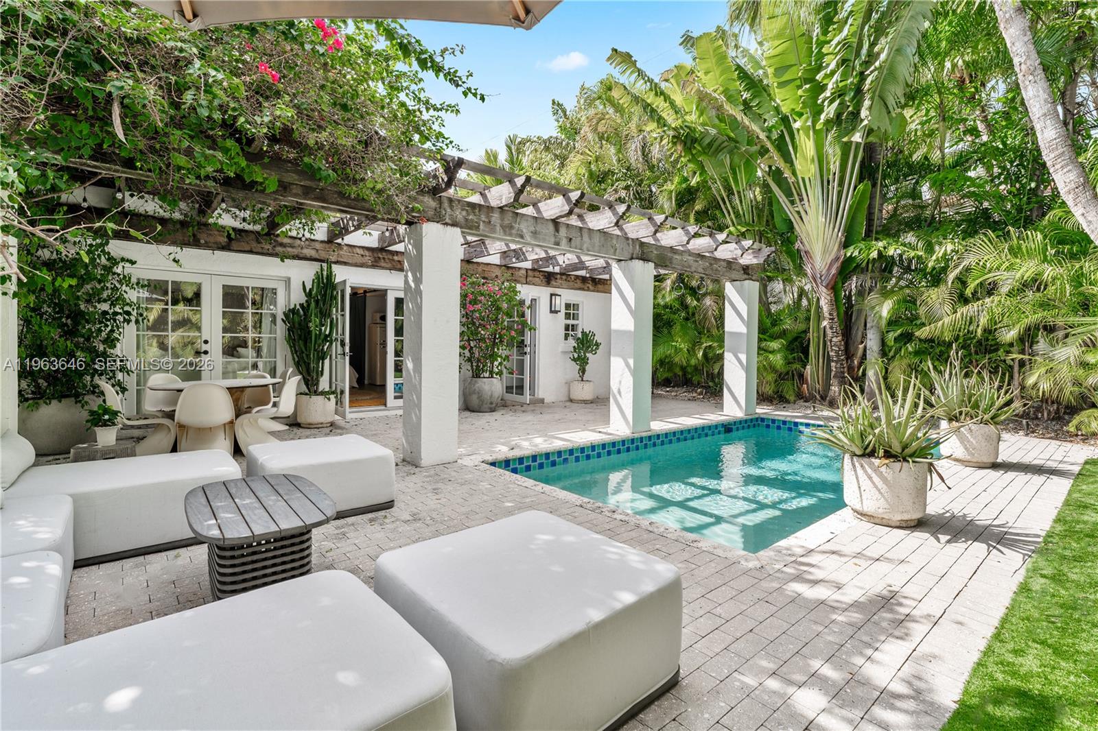 CORAL GABLES RIVIERA SEC - Residential