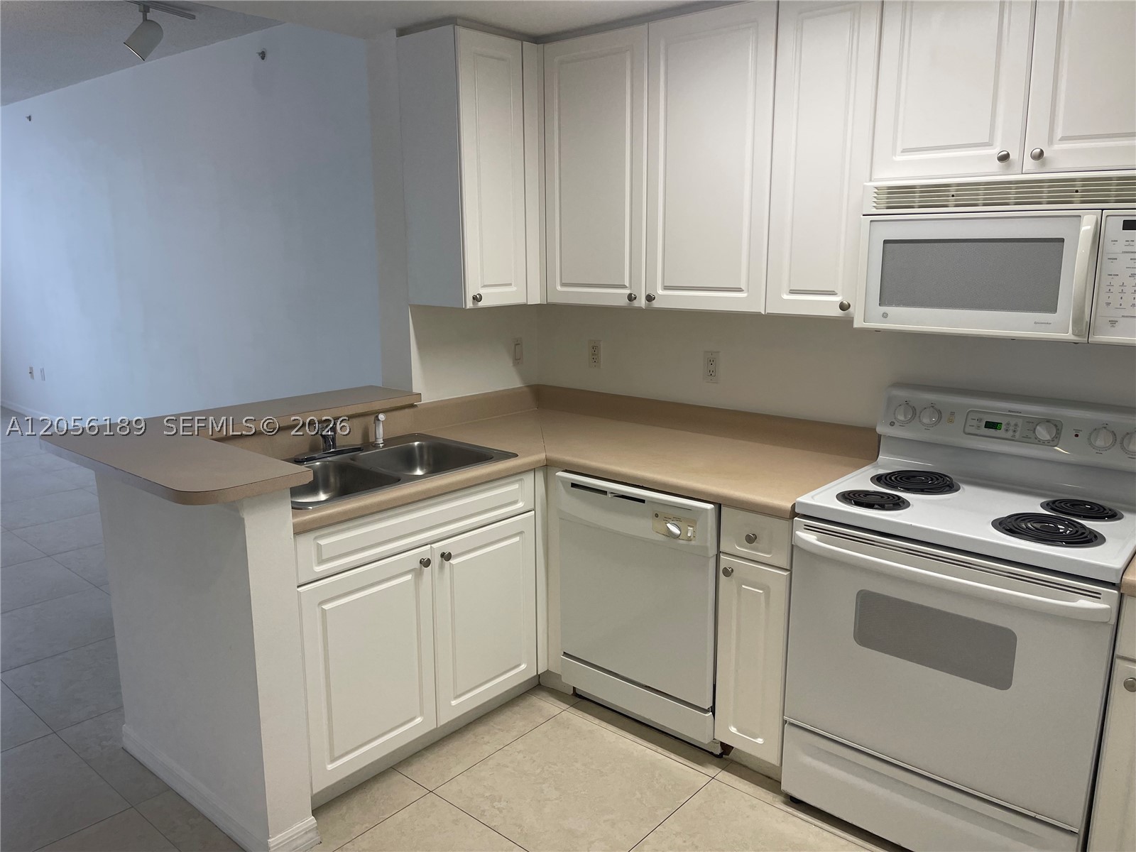 Ample size studio in excellent location within downtown West Palm Beach.  Washer and dryer inside your unit. Resort style amenities including pool with spa, 24 hour lobby attendant, gym, clubhouse, and rooftop sun deck with amazing views of the intracoastal and ocean. Walking distance to restaurants and shopping. Conveniently near major highways. The Strand is right next to Meyer amphitheater and intracostal waterway and cross over the bridge to the beautiful beaches.