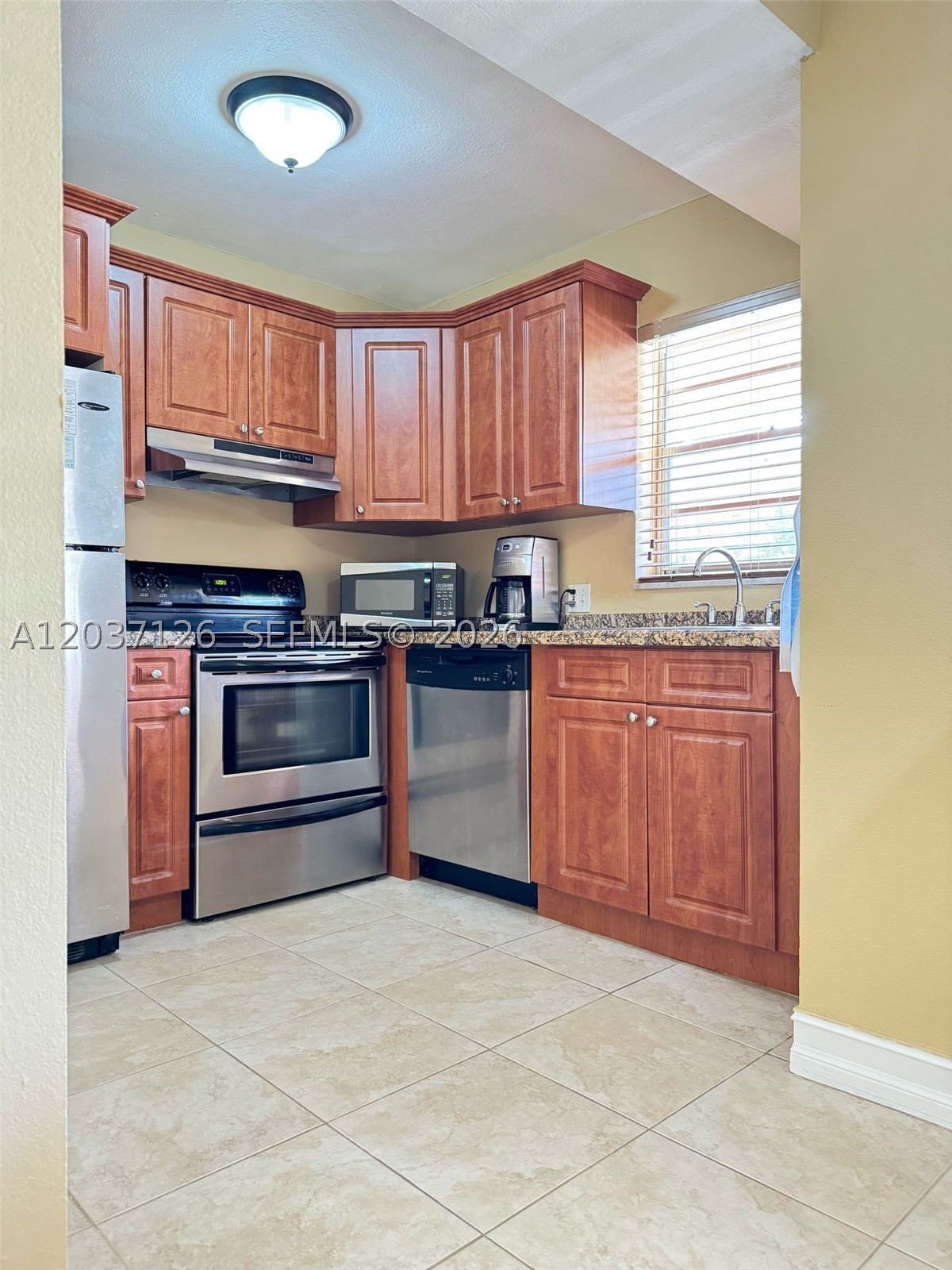 Just remodeled nice corner unit with a updated kitchen,both bathrooms and just painted, new premium appliances. Very nice area !! 10 min from park,beach,shops and casino. UNIT IS EMPTY. NO FURNITURE.