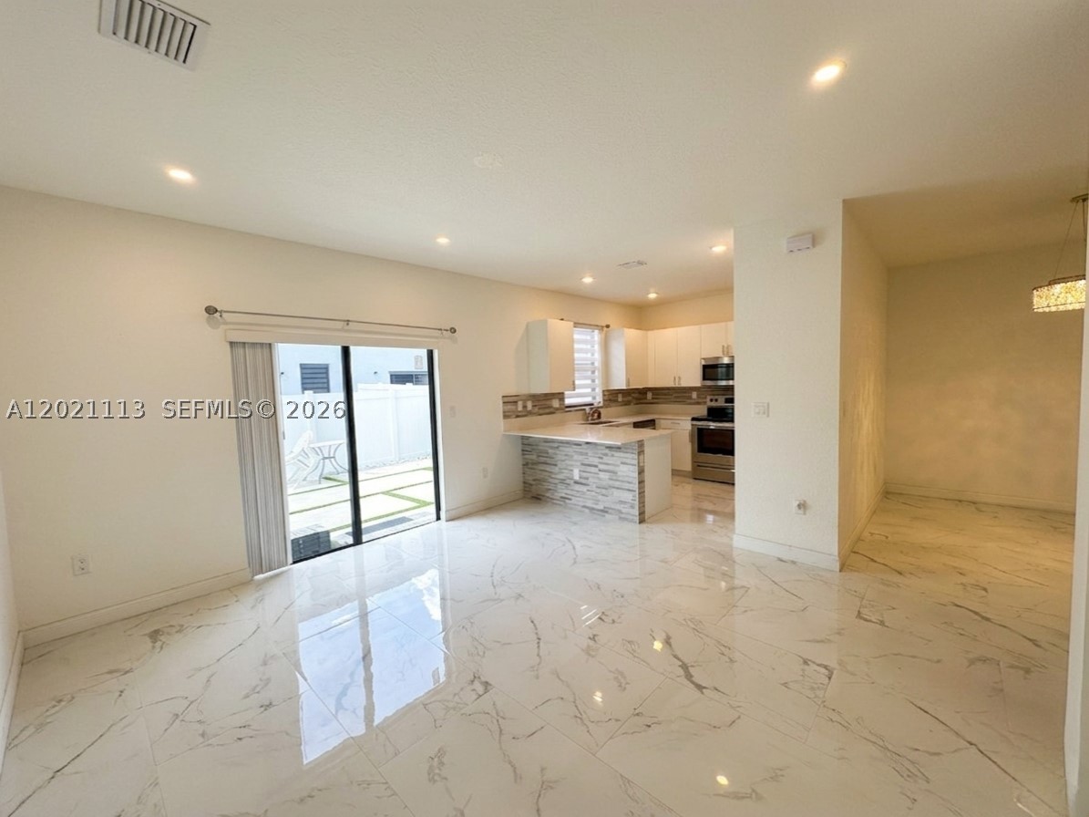 VISTA LAGO - Residential