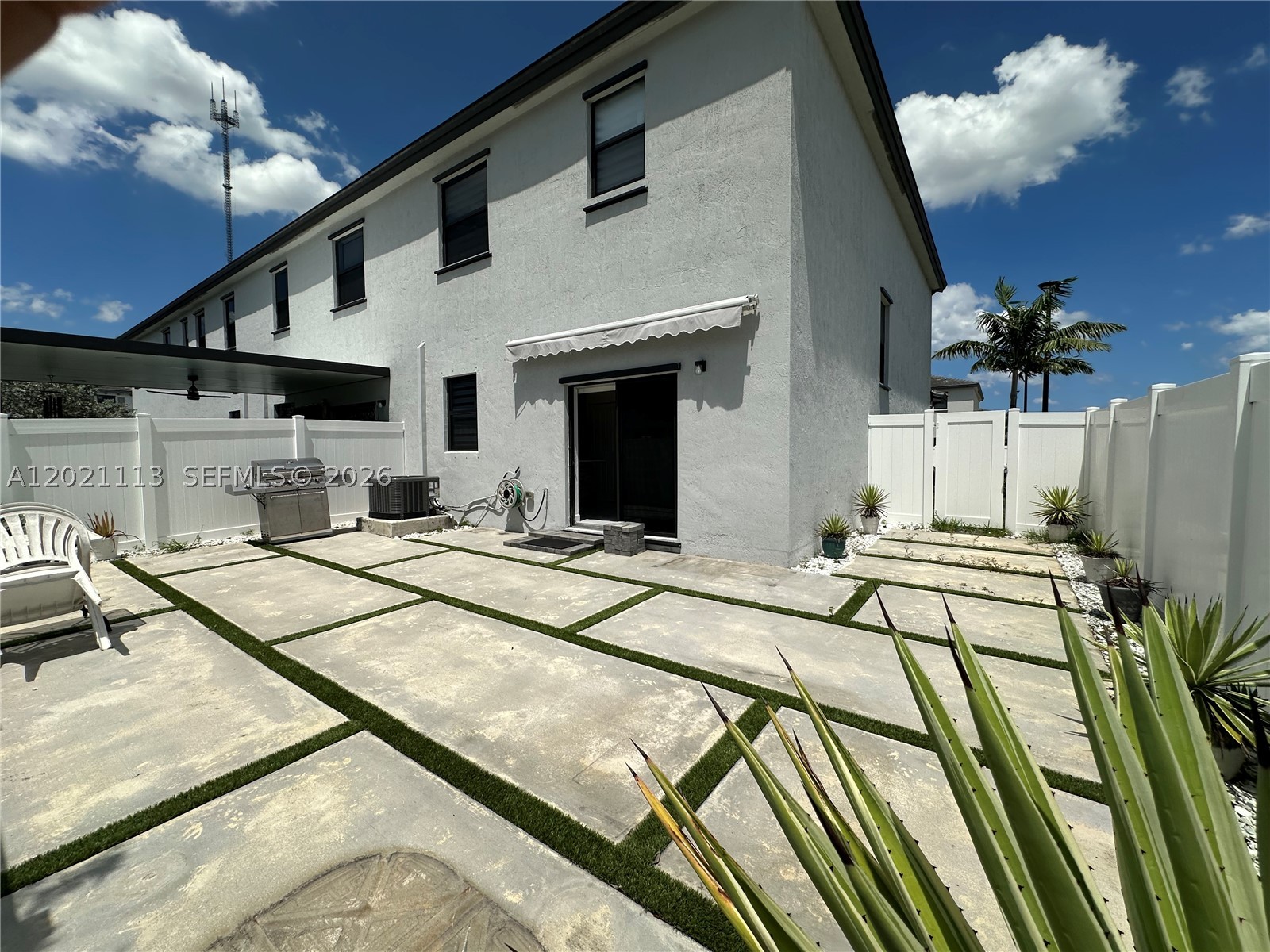 VISTA LAGO - Residential