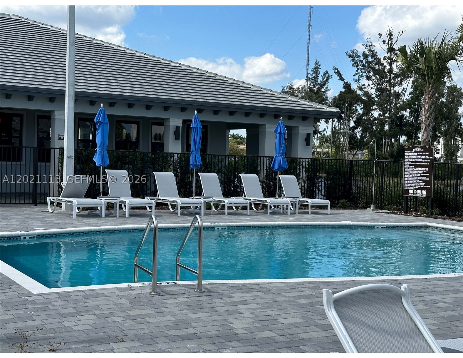 VISTA LAGO - Residential