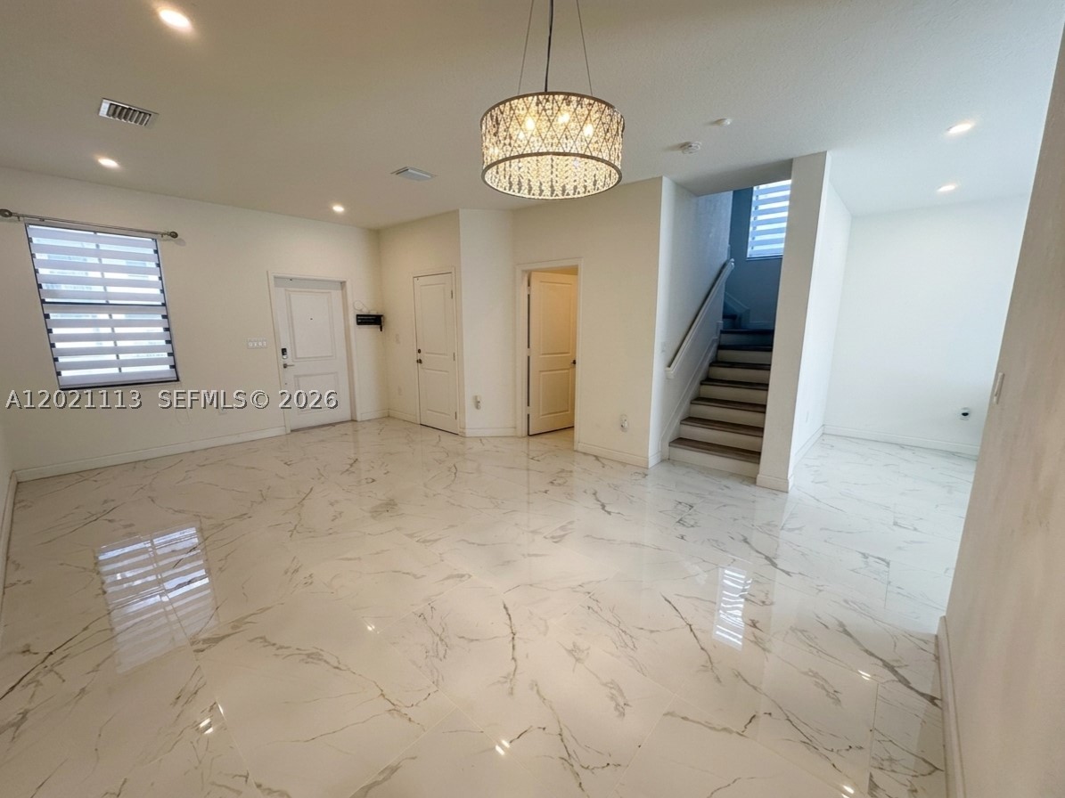 VISTA LAGO - Residential