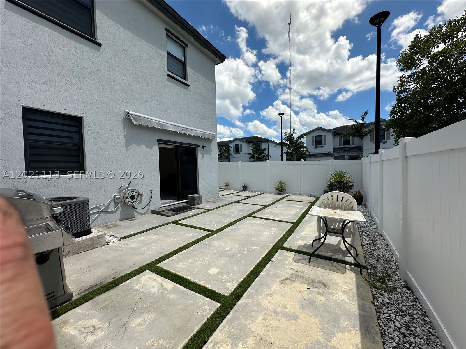 VISTA LAGO - Residential