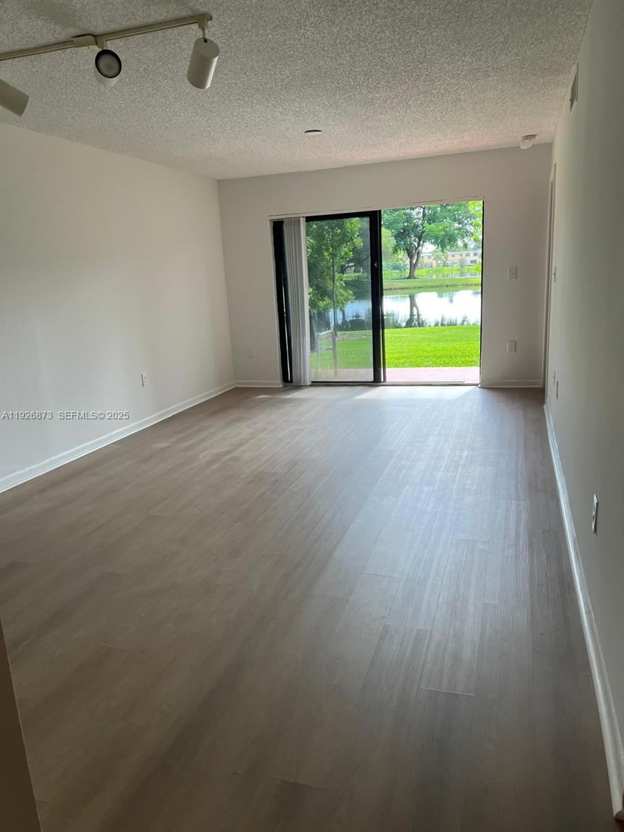 VILLAS DE VENEZIA CONDO - Residential Lease