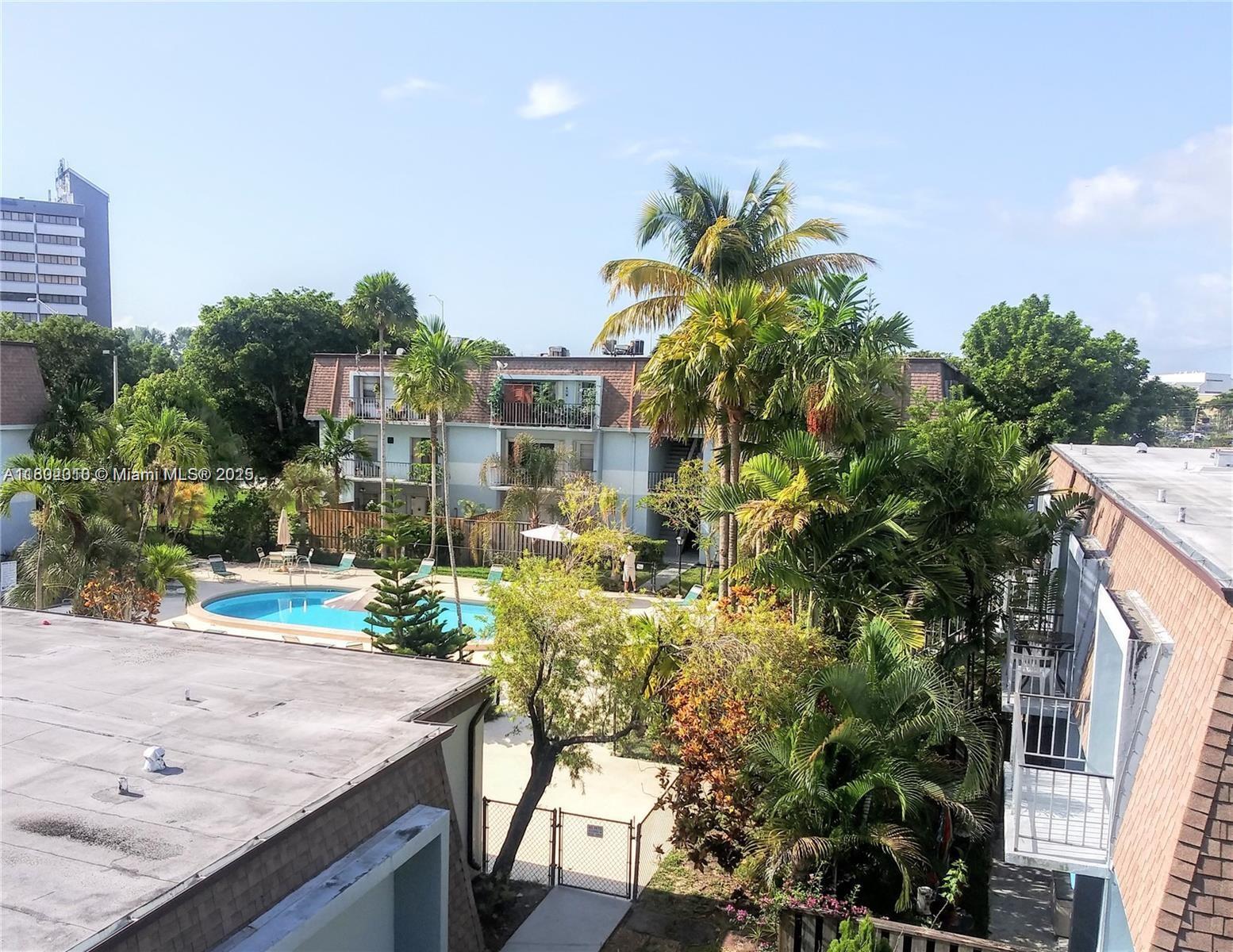 WOODSIDE IN KENDALL CONDO - Residential