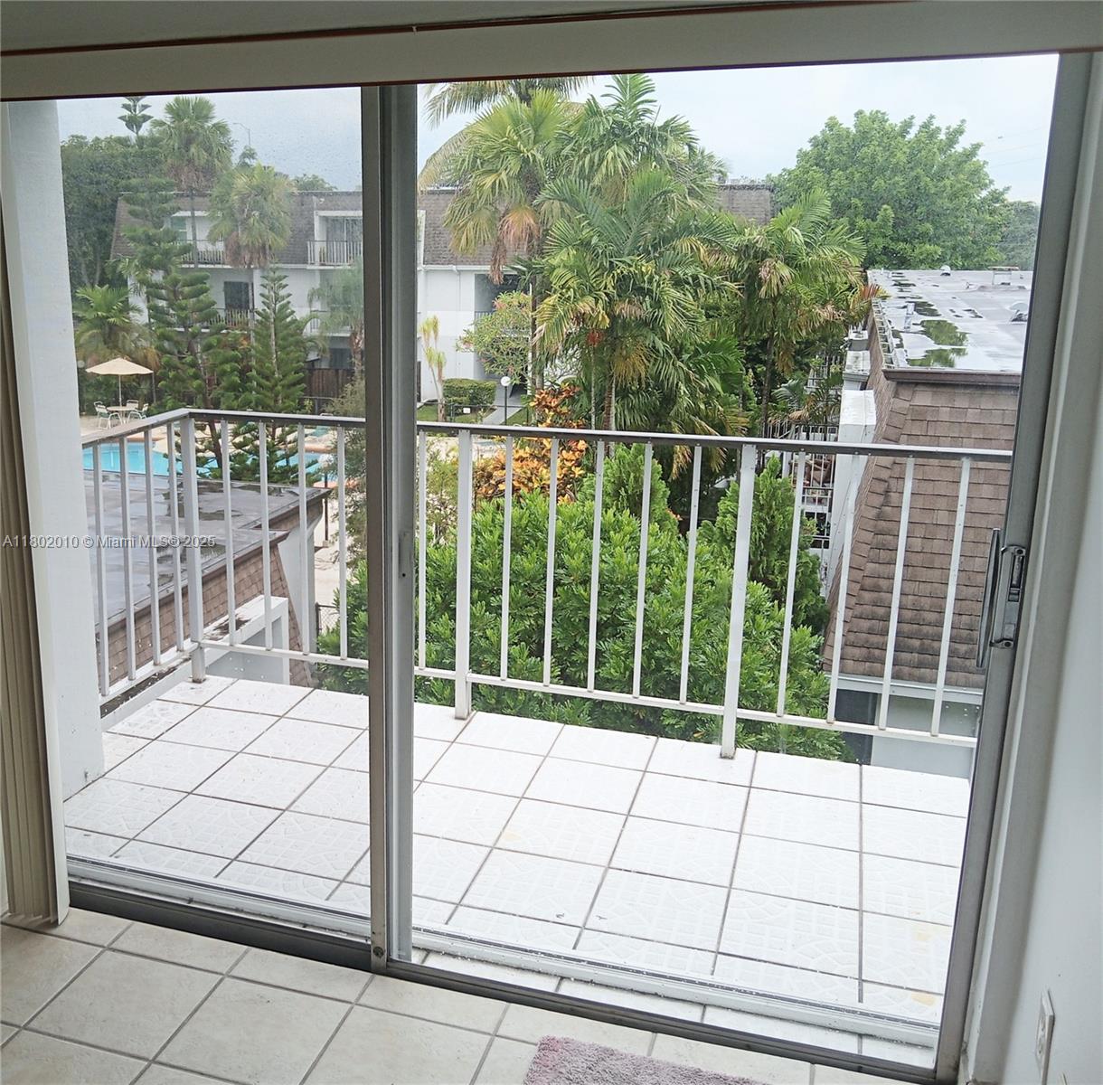 WOODSIDE IN KENDALL CONDO - Residential
