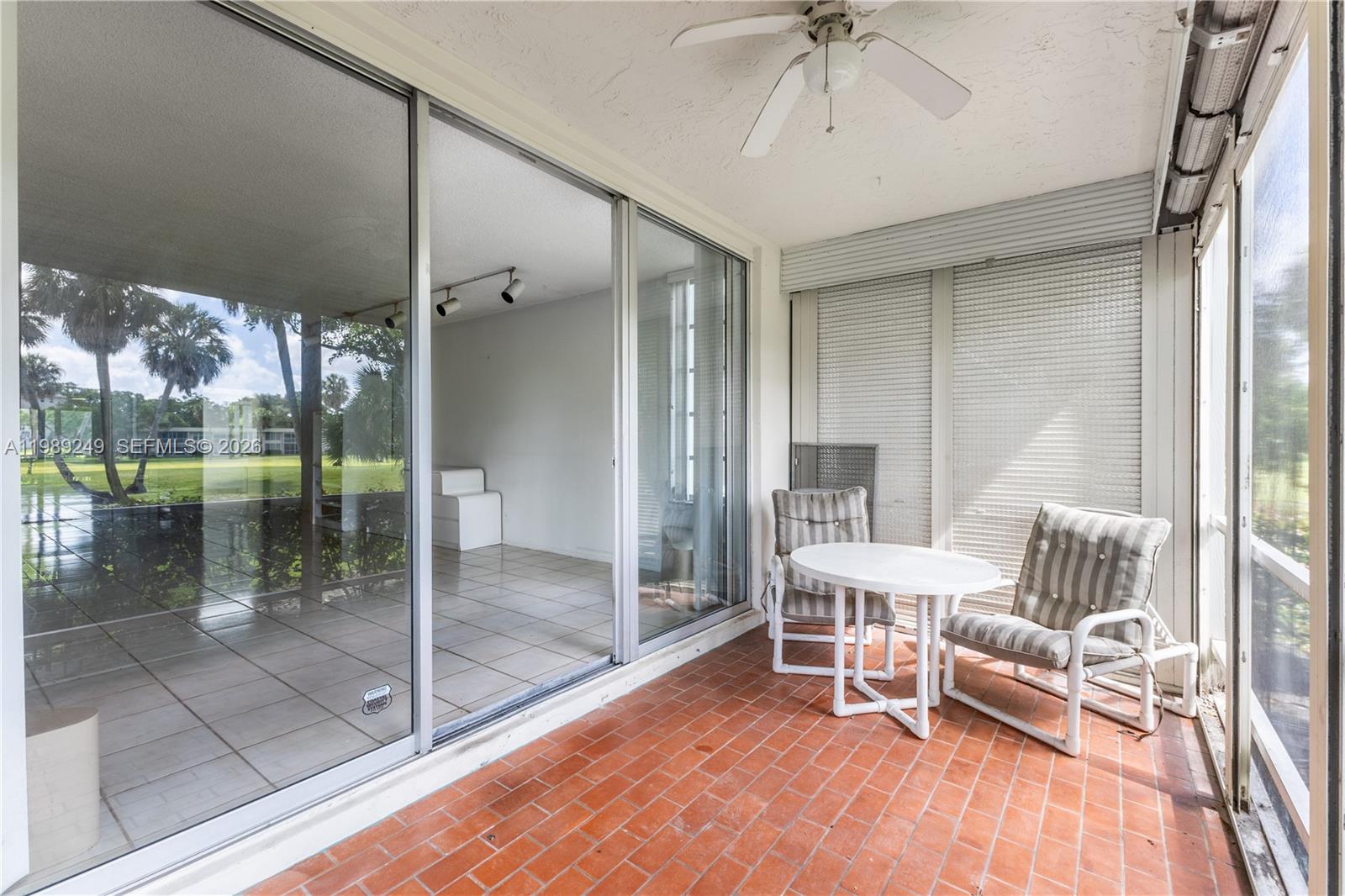 NO 124 PALM-AIRE COUNTRY - Residential