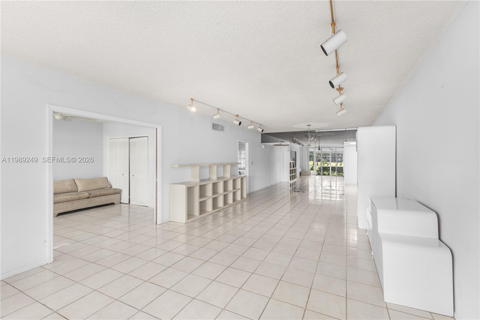 NO 124 PALM-AIRE COUNTRY - Residential