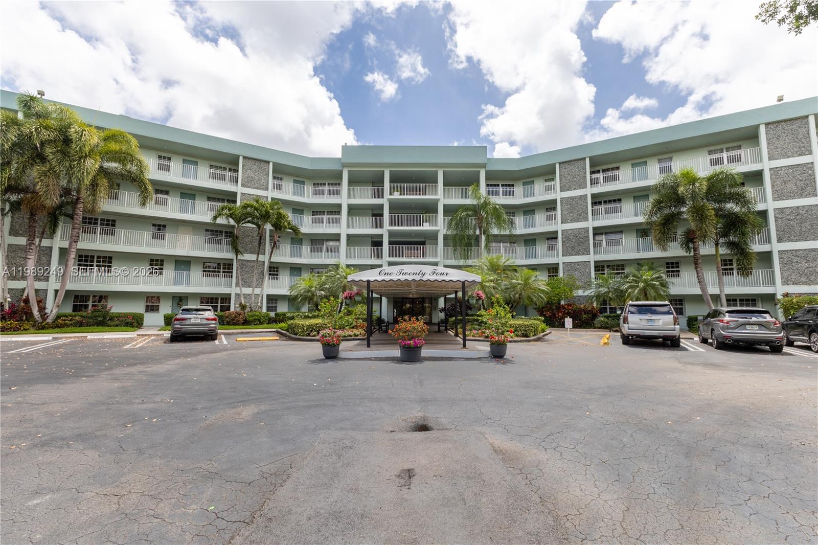 NO 124 PALM-AIRE COUNTRY - Residential