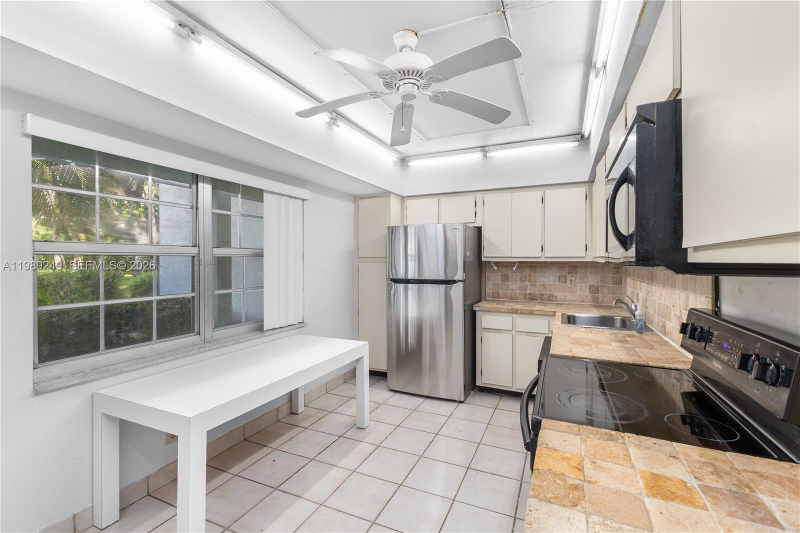 NO 124 PALM-AIRE COUNTRY - Residential