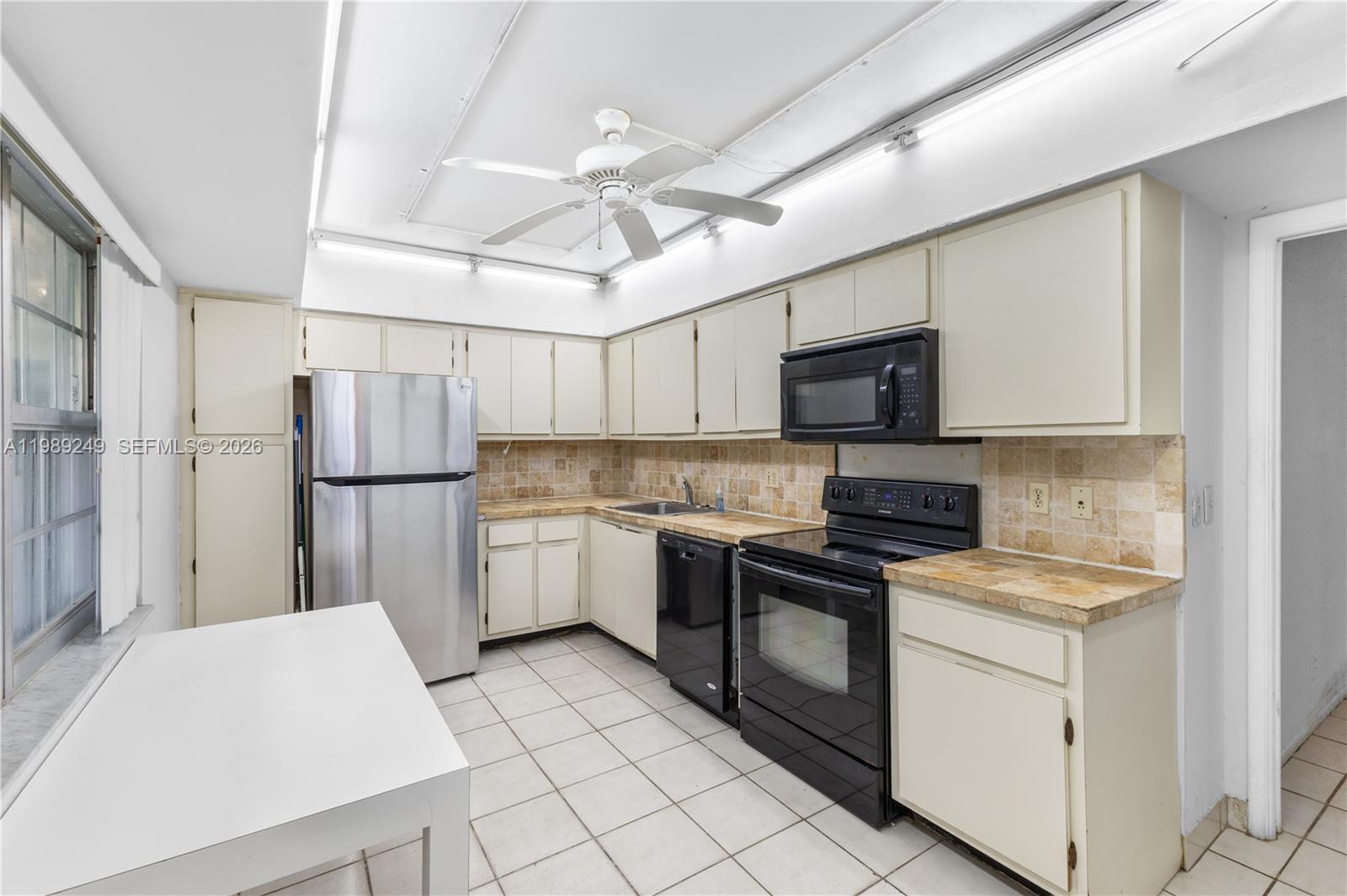 NO 124 PALM-AIRE COUNTRY - Residential