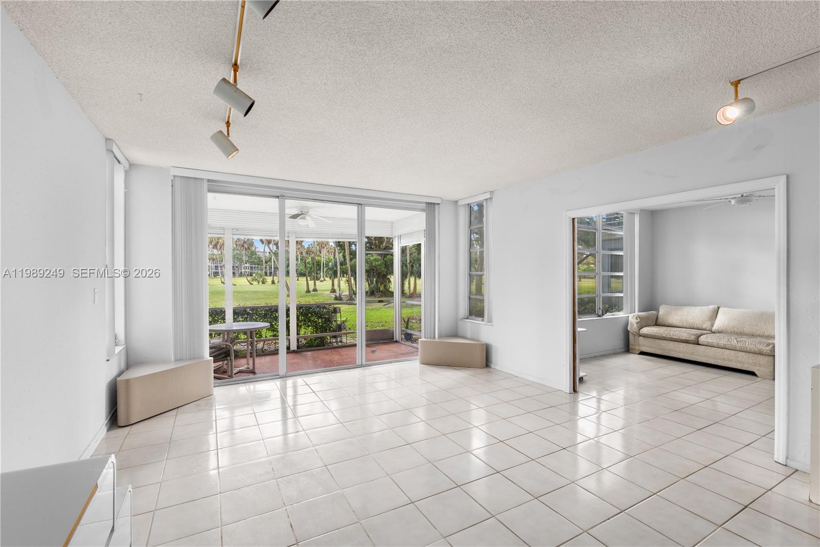 NO 124 PALM-AIRE COUNTRY - Residential
