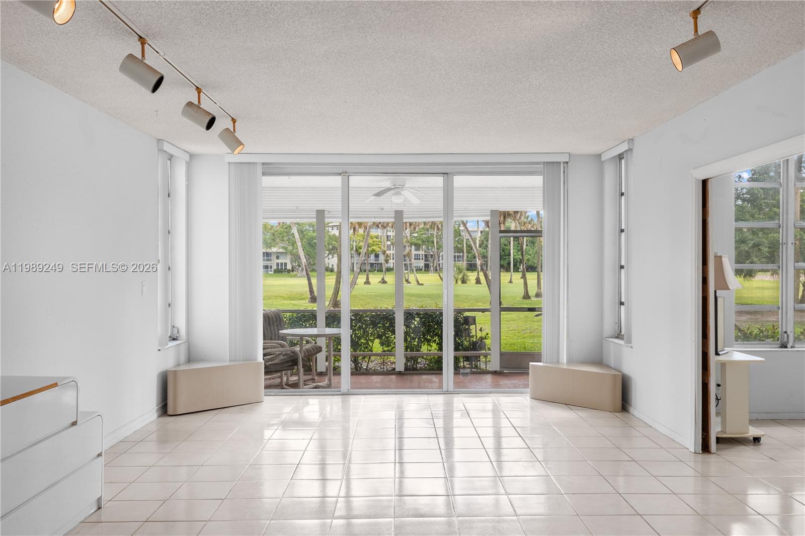 NO 124 PALM-AIRE COUNTRY - Residential