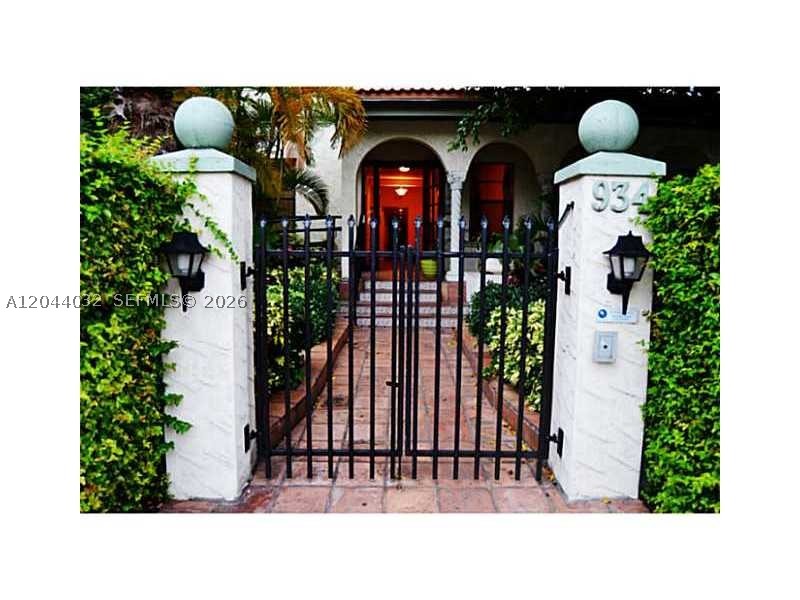 VENETIAN MANOR CONDO - Residential Lease
