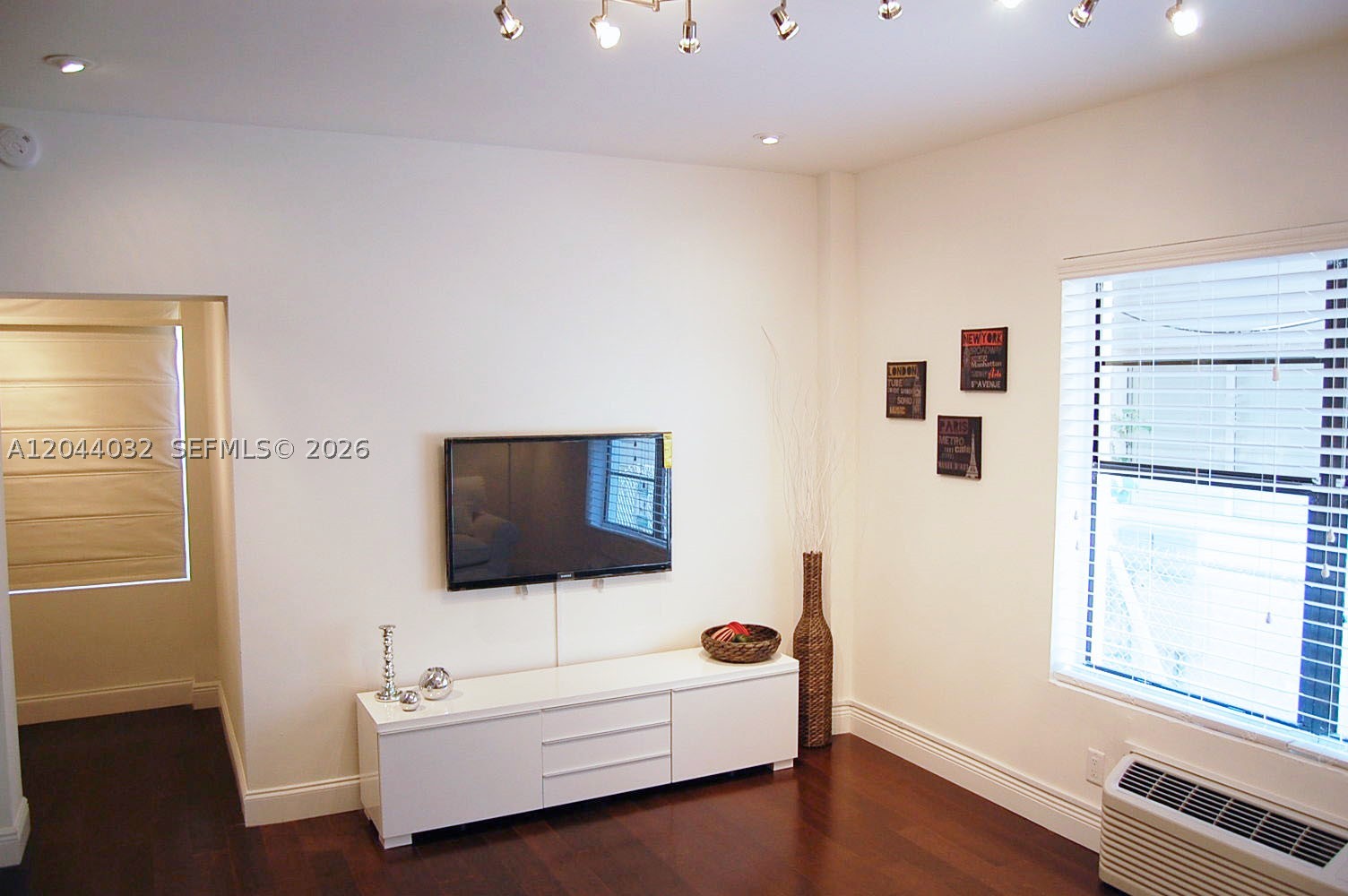 VENETIAN MANOR CONDO - Residential Lease