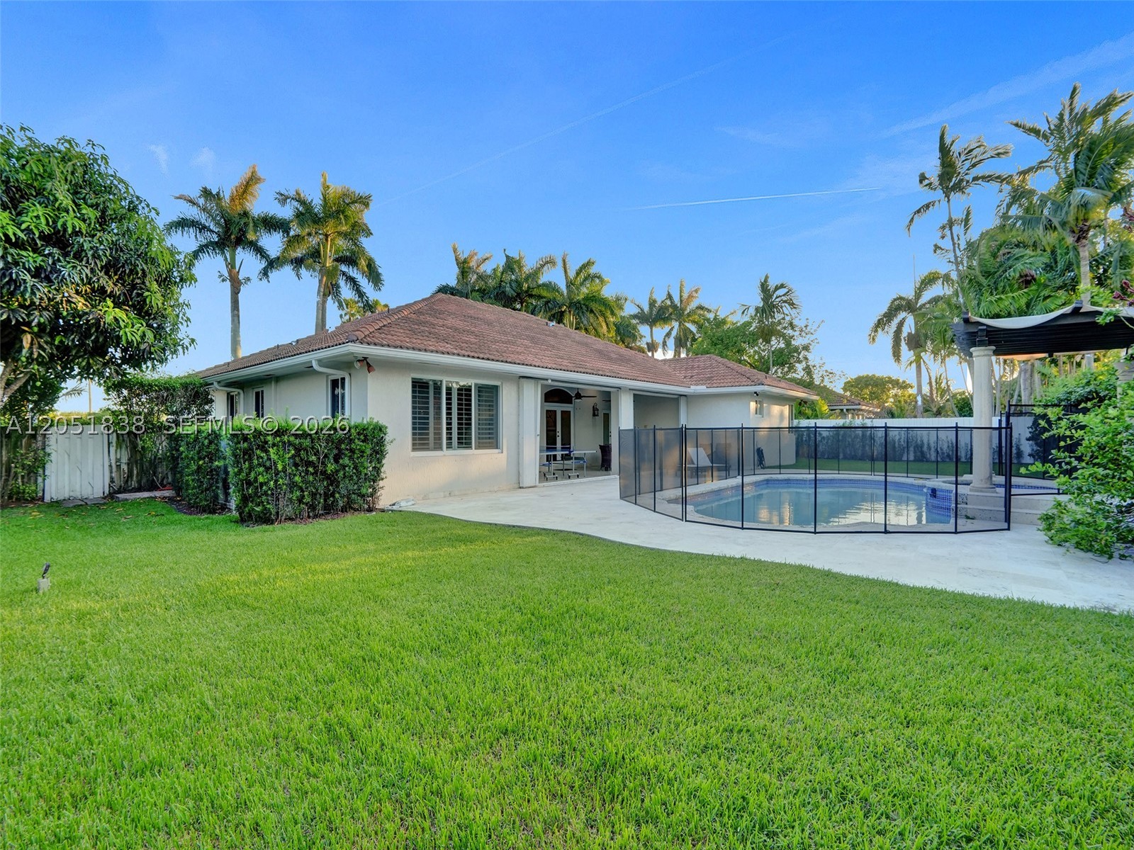 THE MANSIONS AT SUNSET 3R - Residential Lease