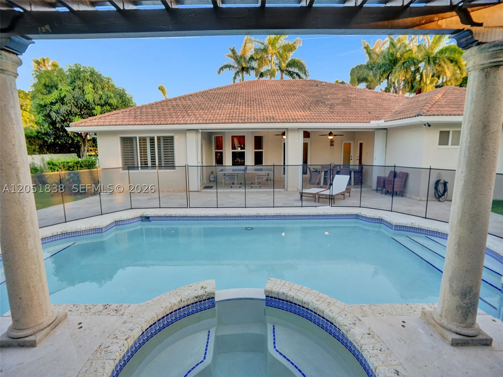 THE MANSIONS AT SUNSET 3R - Residential Lease