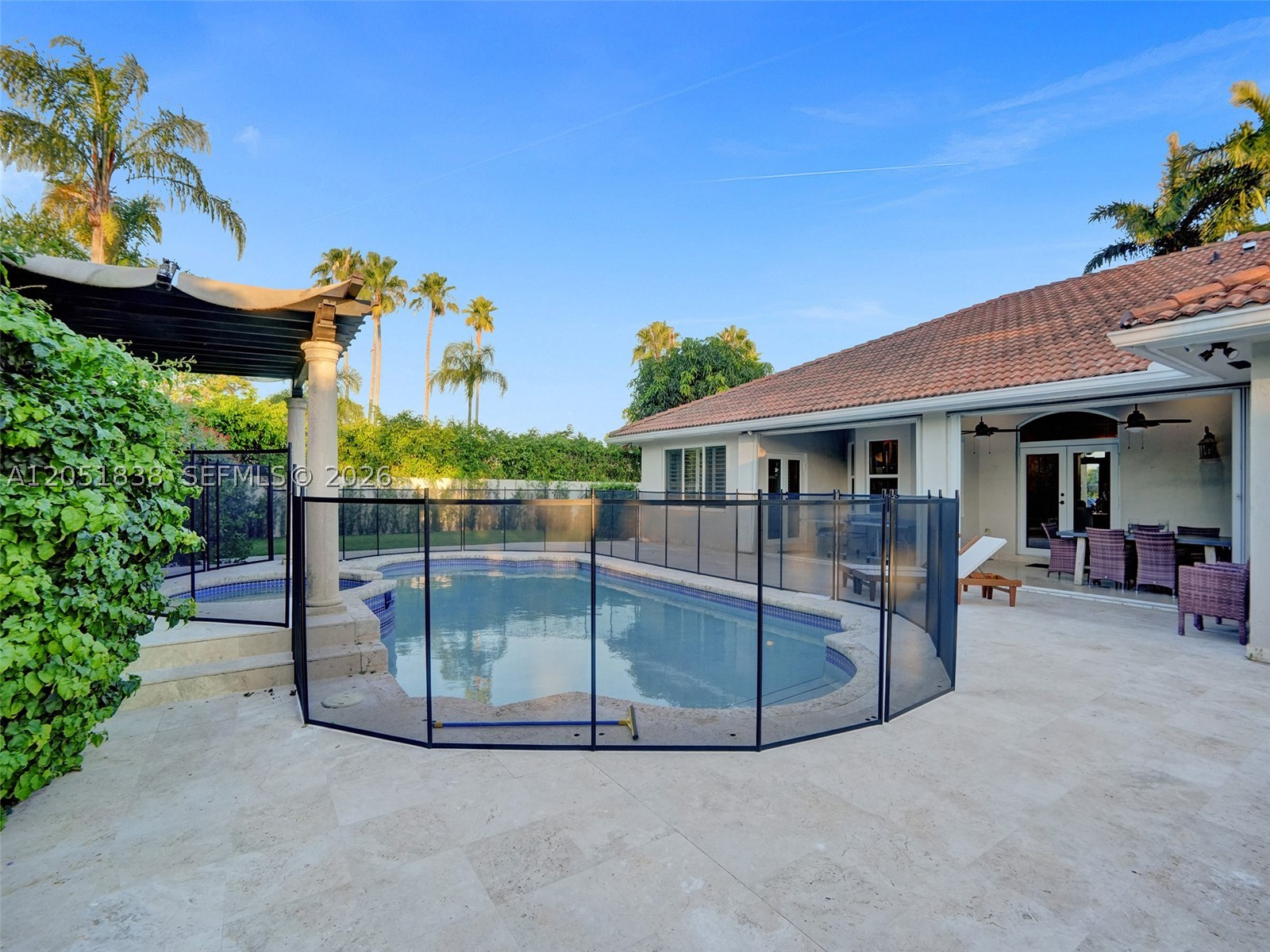 THE MANSIONS AT SUNSET 3R - Residential Lease