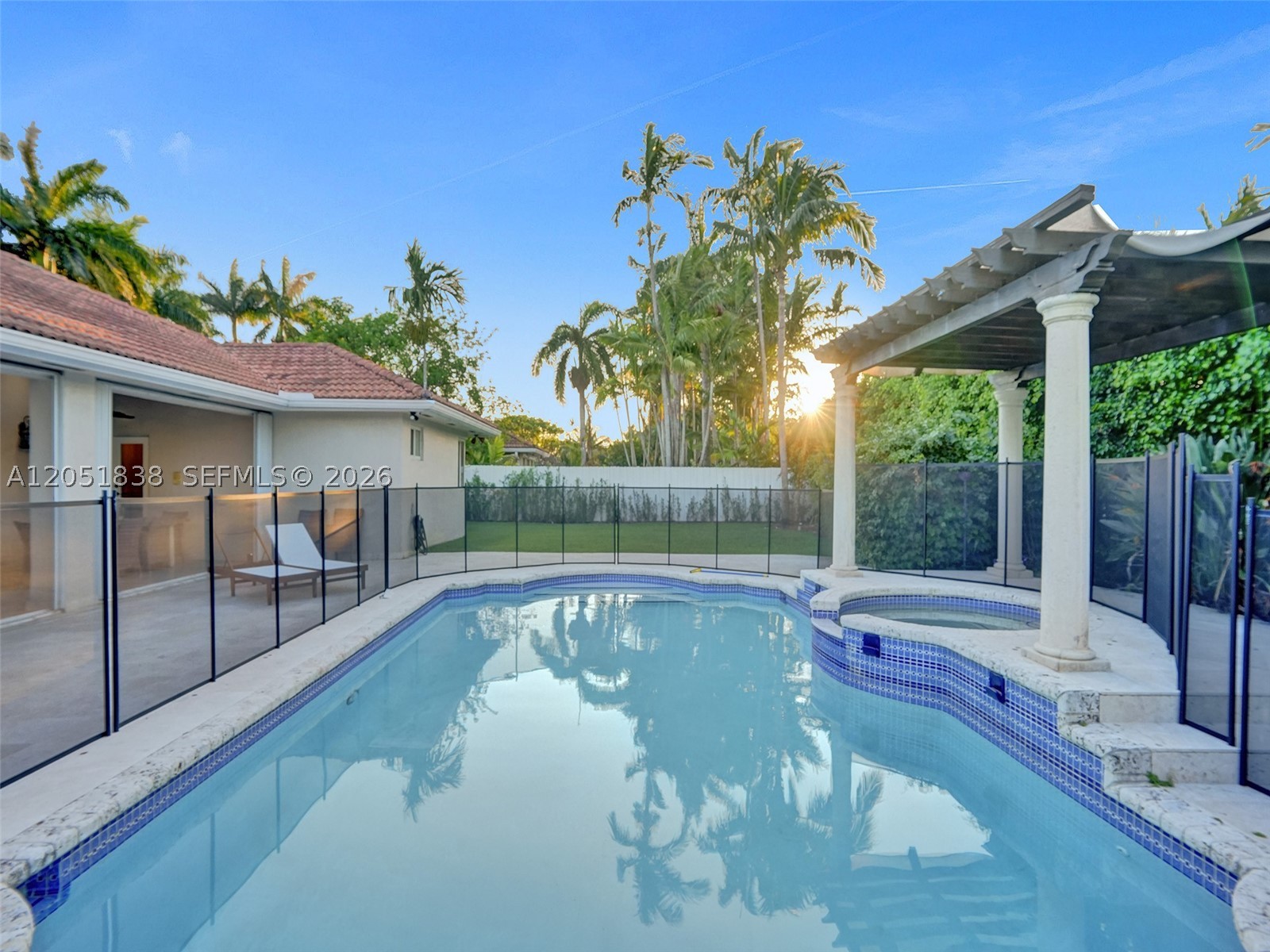 THE MANSIONS AT SUNSET 3R - Residential Lease
