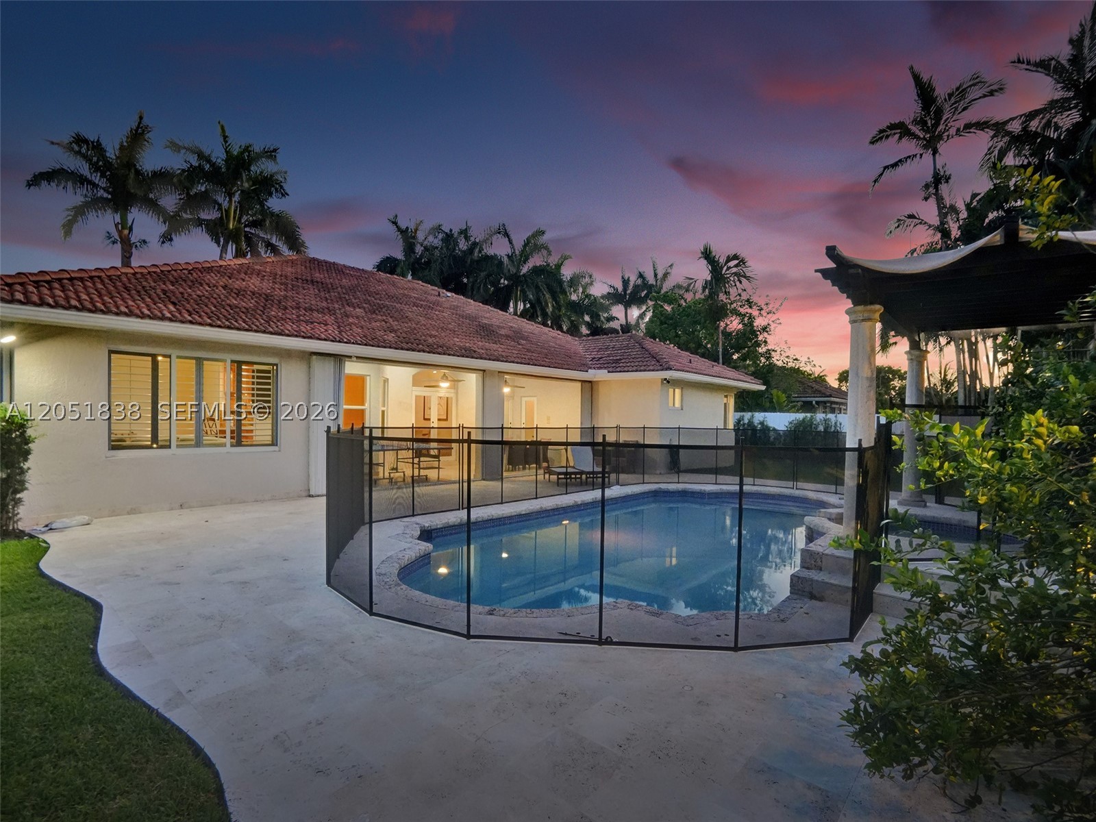 THE MANSIONS AT SUNSET 3R - Residential Lease